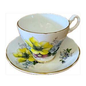 💕 Vintage English Royal Ascot Bone China tea cup & saucer, flowers w/gold trim